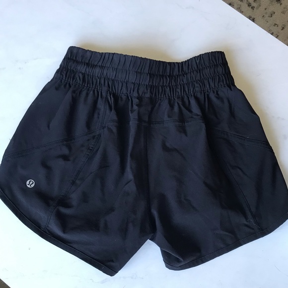 Black lululemon tracker short size 4 - Picture 3 of 5